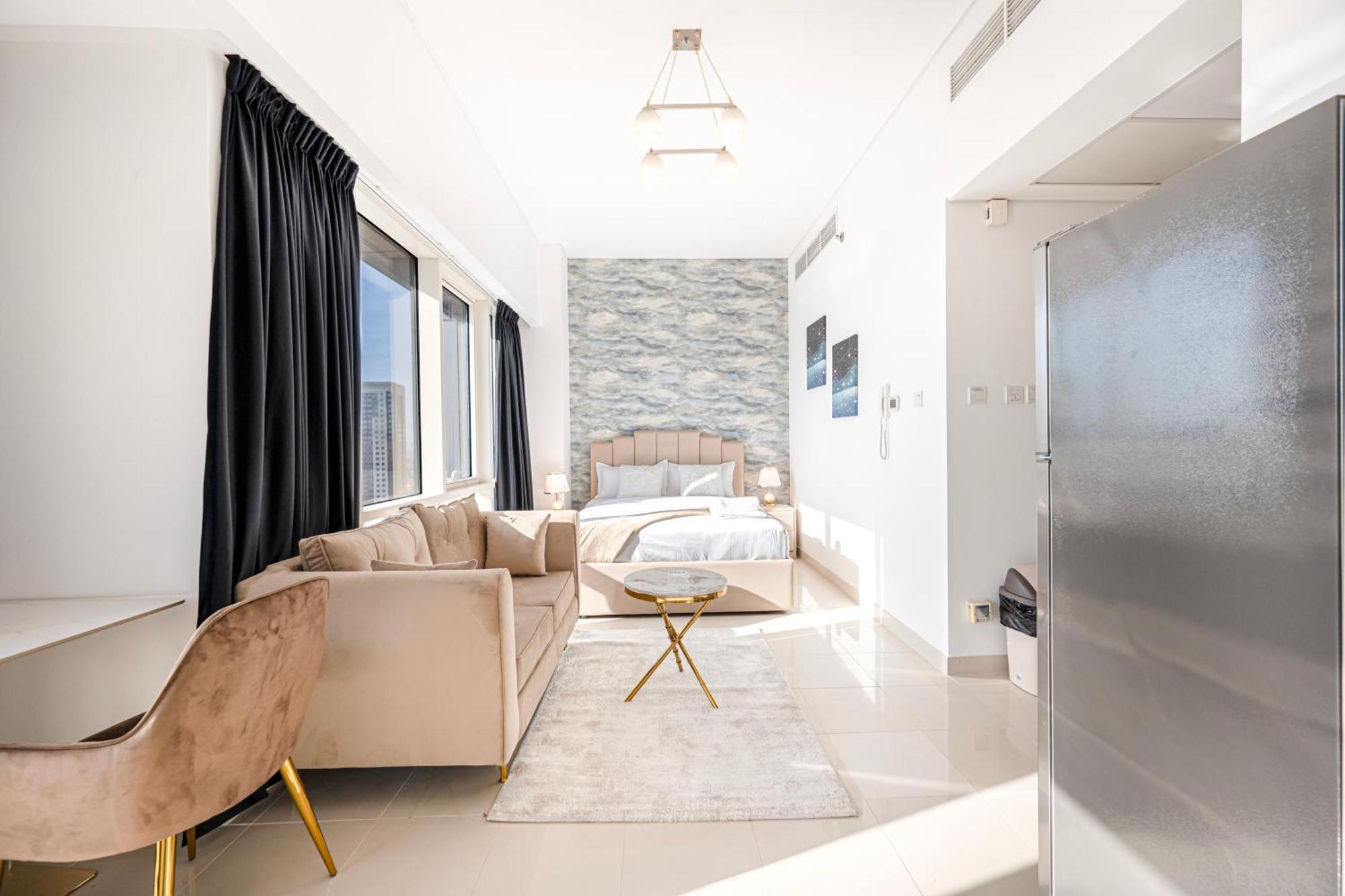 Bright In Silicon Oasis Apartment *