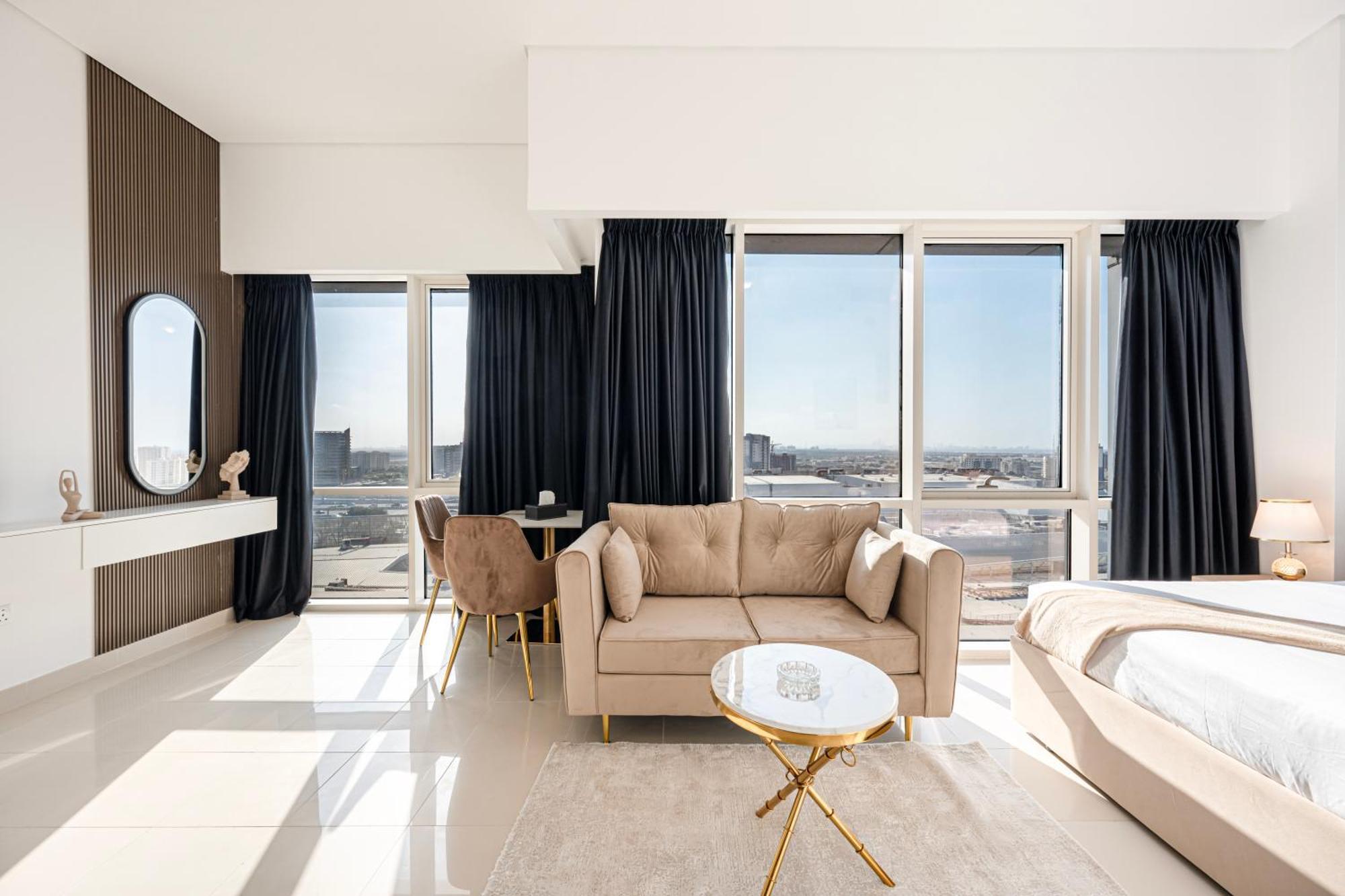 Bright In Silicon Oasis Apartment