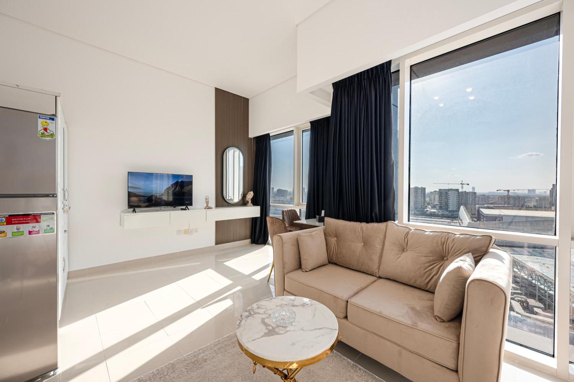 Apartment Bright In Silicon Oasis